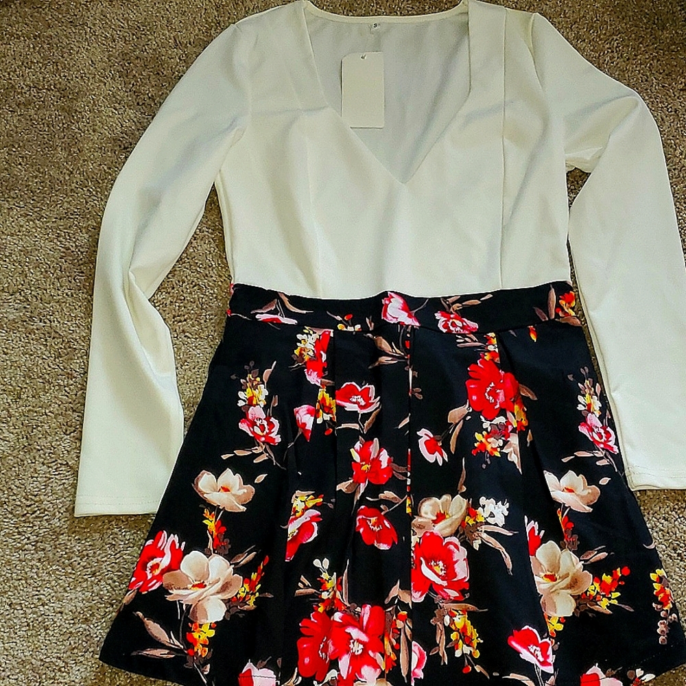 Deep V, long sleeve short floral dress